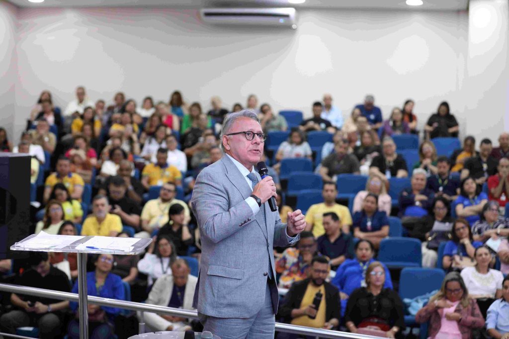 Diretores escolares da rede estadual participam de ação de divulgação do projeto ‘Meu Pai é Legal’ Diretores escolares da rede estadual participam de ação de divulgação do projeto ‘Meu Pai é Legal’