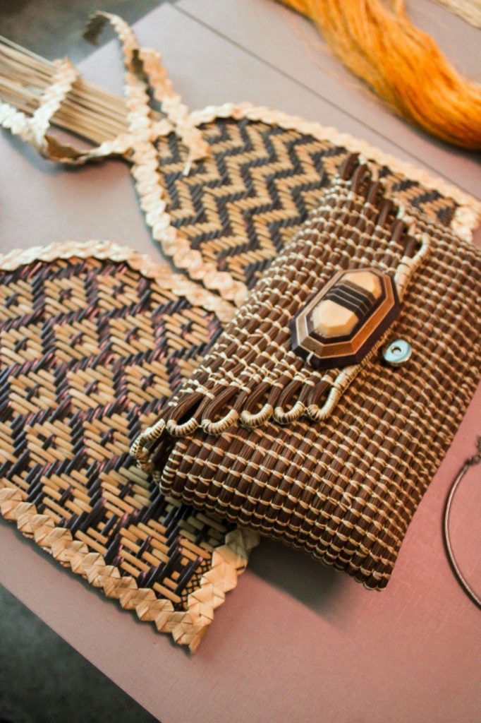 Moda com insumos da floresta vira estratégia de geração de renda no Amazonas Moda com insumos da floresta vira estratégia de geração de renda no Amazonas