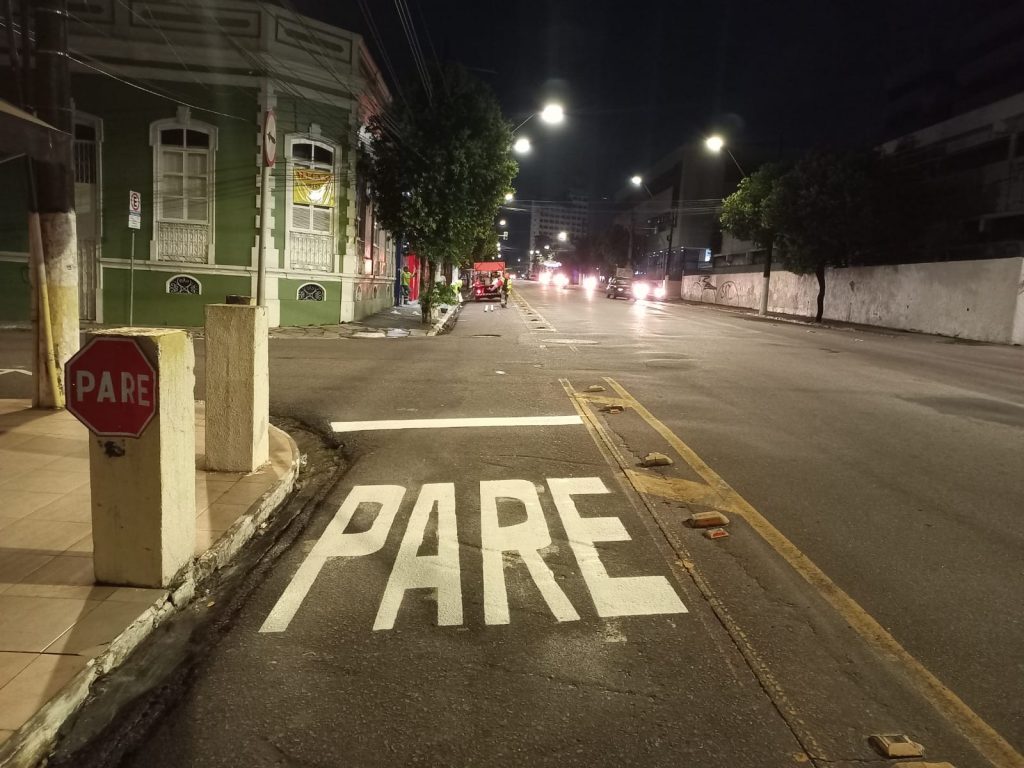 Sinalização viária em todas as zonas da cidade Sinalização viária em todas as zonas da cidade