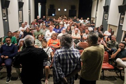 Documentário sobre futebol amazonense com exibição no Cineteatro Guarany reúne público e protagonistas