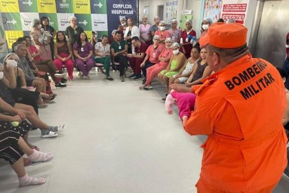 Palestra sobre desengasgo em recém-nascidos e lactentes é realizada no Instituto da Mulher Dona Lindu durante a Semana das Mães
