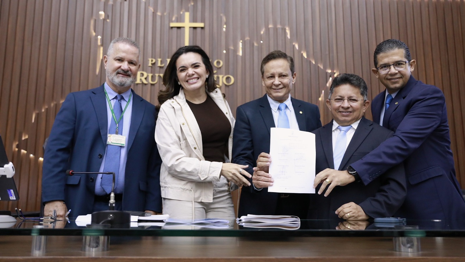 Adjuto-Afonso-assina-homologacao-do-concurso-publico-da-Assembleia-Legislativa-Foto-Danilo-Mello-Aleam
