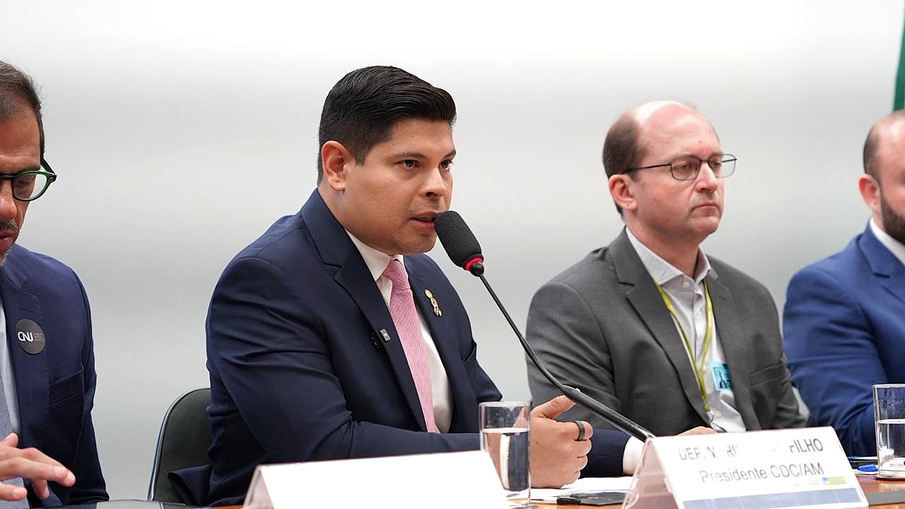 Deputado-Mario-Cesar-Filho-participa-de-audiencia-publica-em-Brasilia-para-discutir-crise-no-fornecimento-de-energia-no-Amazonas-Foto-Reproducao