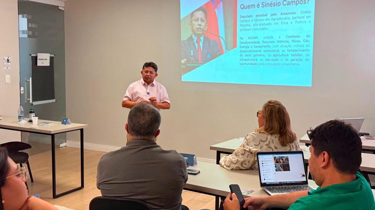 Deputado estadual Sinésio Campos defende fortalecimento do comércio em encontro com empresários do Vieiralves, em Manaus