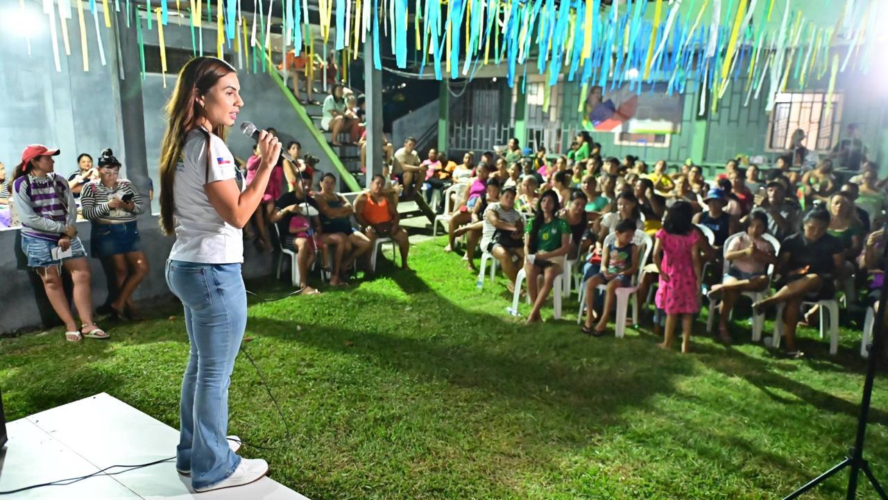 Em uma só noite, Débora Menezes percorre São Raimundo, Armando Mendes e Alvorada para prestar contas do mandato e ouvir moradores