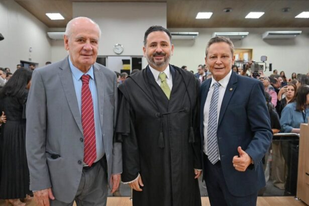 Presidente da Aleam, deputado Adjuto Afonso, acompanha posse de Marco Aurélio Choy no TJAM