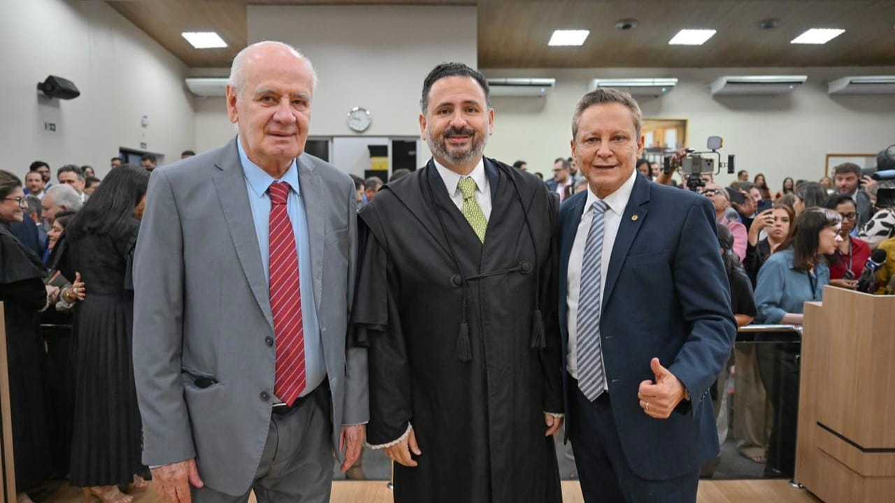 Presidente da Aleam, deputado Adjuto Afonso, acompanha posse de Marco Aurélio Choy no TJAM