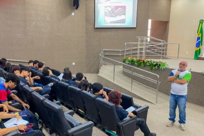 Aleam Educa realiza aulão de redação e linguagens neste sábado