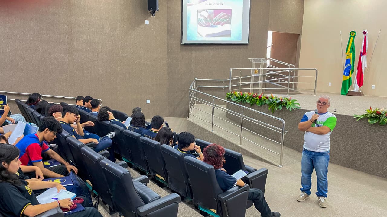 Aleam Educa realiza aulão de redação e linguagens neste sábado