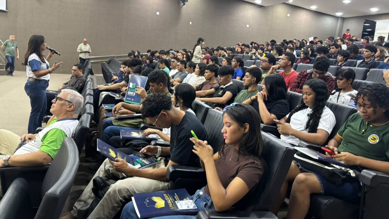 Aleam Educa recebe oito escolas estaduais em preparação ao Enem