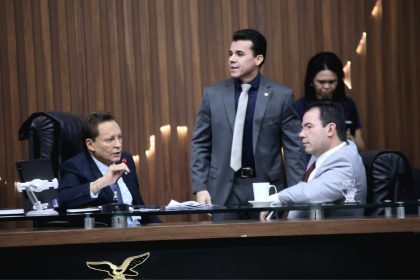 Deputados da Aleam cobram explicações da Âmbar Energia sobre cobrança a prefeituras e reajuste de tarifas