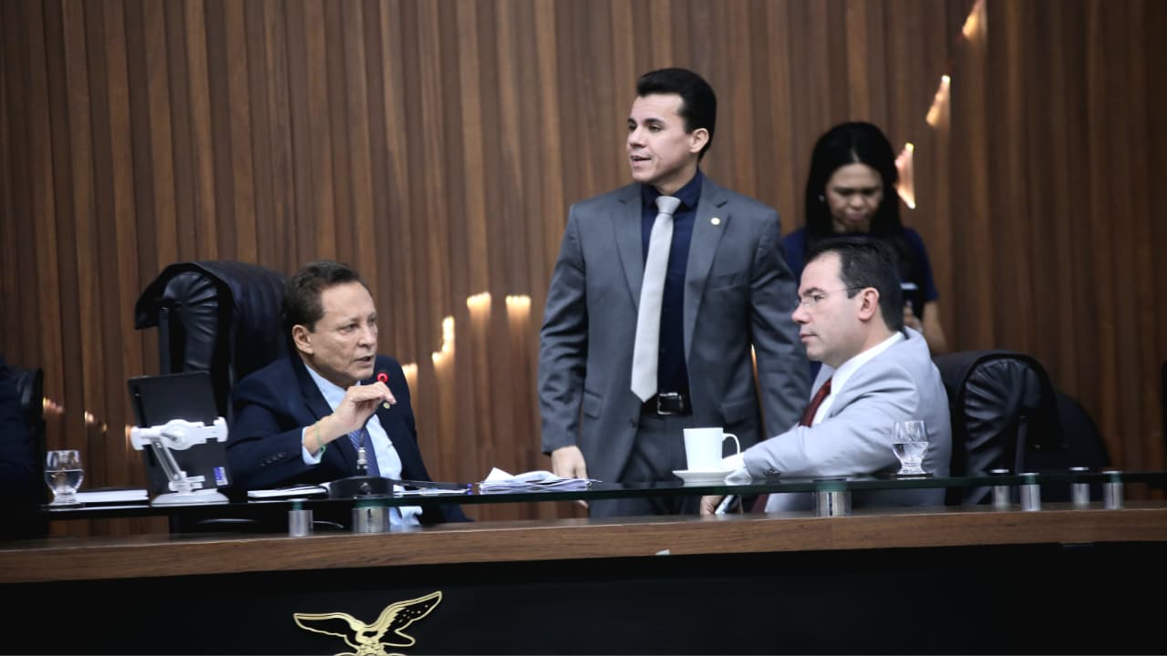 Deputados da Aleam cobram explicações da Âmbar Energia sobre cobrança a prefeituras e reajuste de tarifas