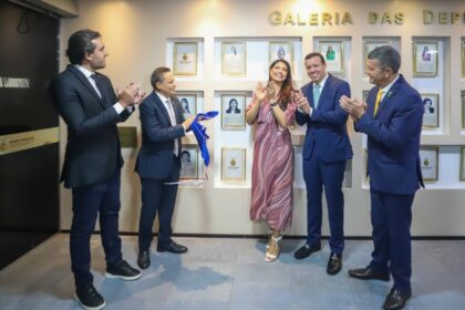 Na legislatura com o maior número de deputadas, Aleam realiza cerimônia de aposição da foto da deputada Brena Dianná