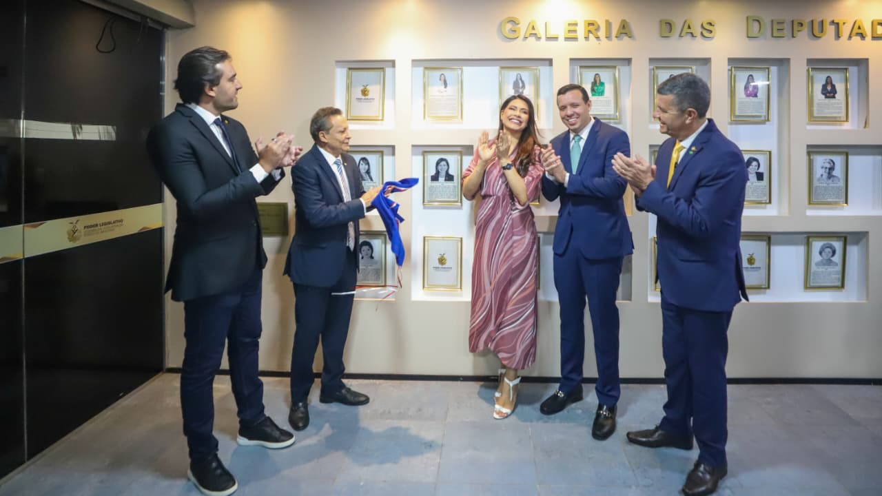 Na legislatura com o maior número de deputadas, Aleam realiza cerimônia de aposição da foto da deputada Brena Dianná