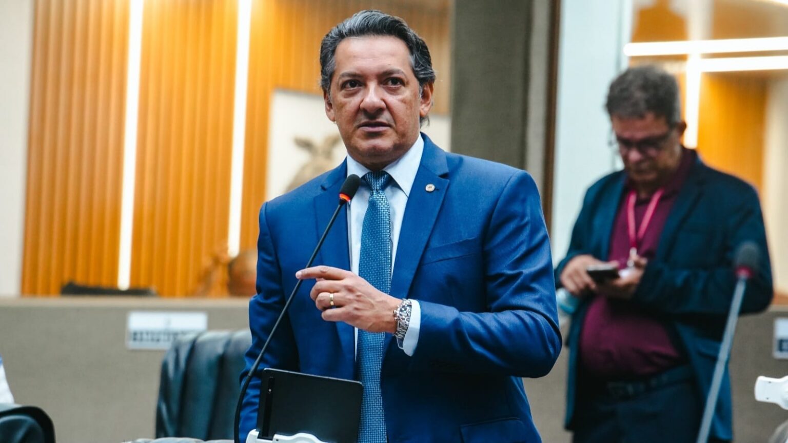 PL de Felipe Souza veta publicidade de bets em espaços financiados pelo Estado