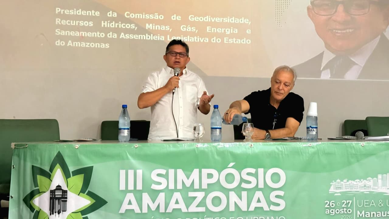 Sinésio Campos debate riquezas minerais e desenvolvimento do Amazonas em simpósio na Ufam