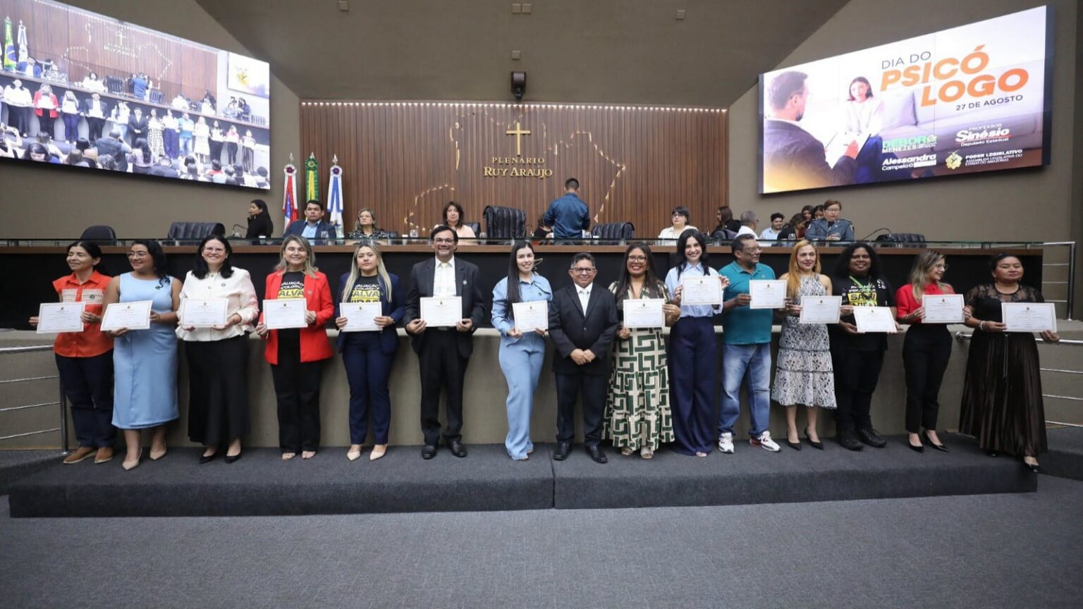 Sinésio Campos homenageia psicólogos e destaca importância da categoria no Amazonas