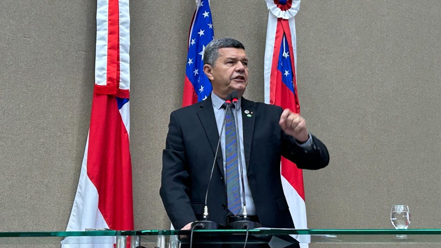 Delegacias superlotadas e falta de presídios regionais agravam crise no sistema prisional do Amazonas, afirma Comandante Dan