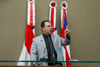 Wilker Barreto denuncia descontrole nos gastos públicos e cobra gestão dos recursos da saúde