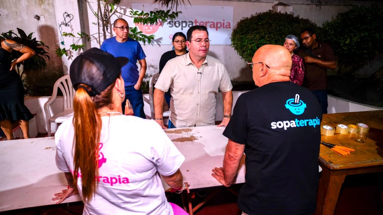 Wilker Barreto visita projeto social que atende pessoas em situação de vulnerabilidade em Manaus