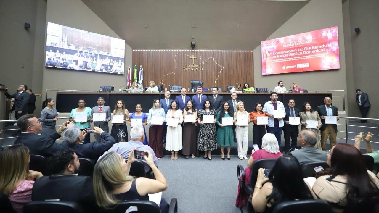 Por iniciativa de Comandante Dan, Aleam homenageia Escola Bíblica Dominical