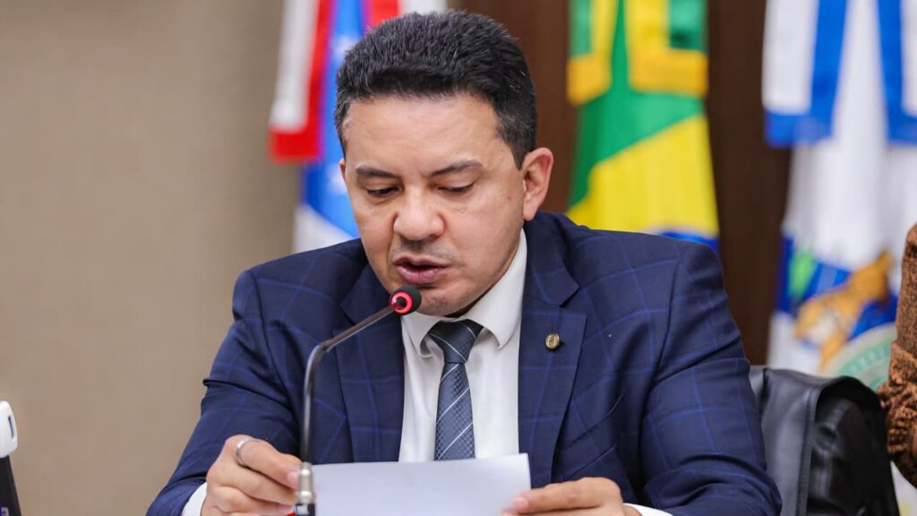 Aleam-aprova-projeto-de-Delegado-Pericles-que-cria-protocolo-de-protecao-contra-calor-extremo-no-Amazonas-Foto-Marcio-James