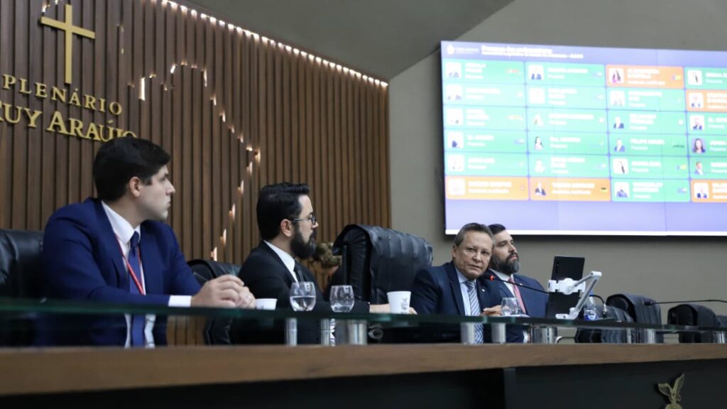 Aleam-coloca-em-votacao-13-materias-legislativas-com-destaque-para-protecao-de-criancas-prevencao-ao-suicidio-e-atencao-a-doenca-renal-Foto-Matheus-Rodrigues-Aleam