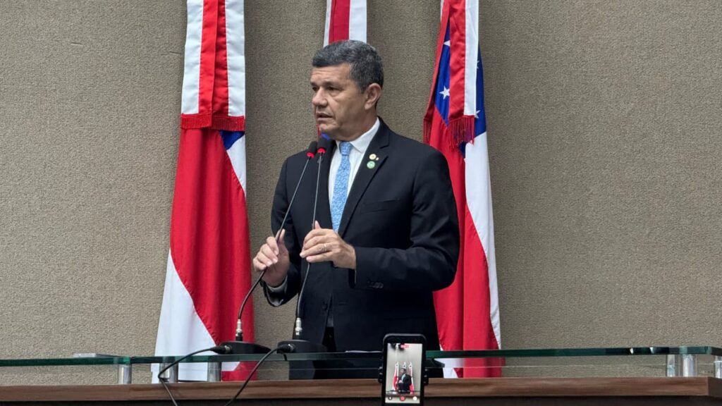 Comandante-Dan-contesta-explicacoes-sobre-fumaca-em-Manaus-e-cobra-reforco-no-combate-as-queimadas