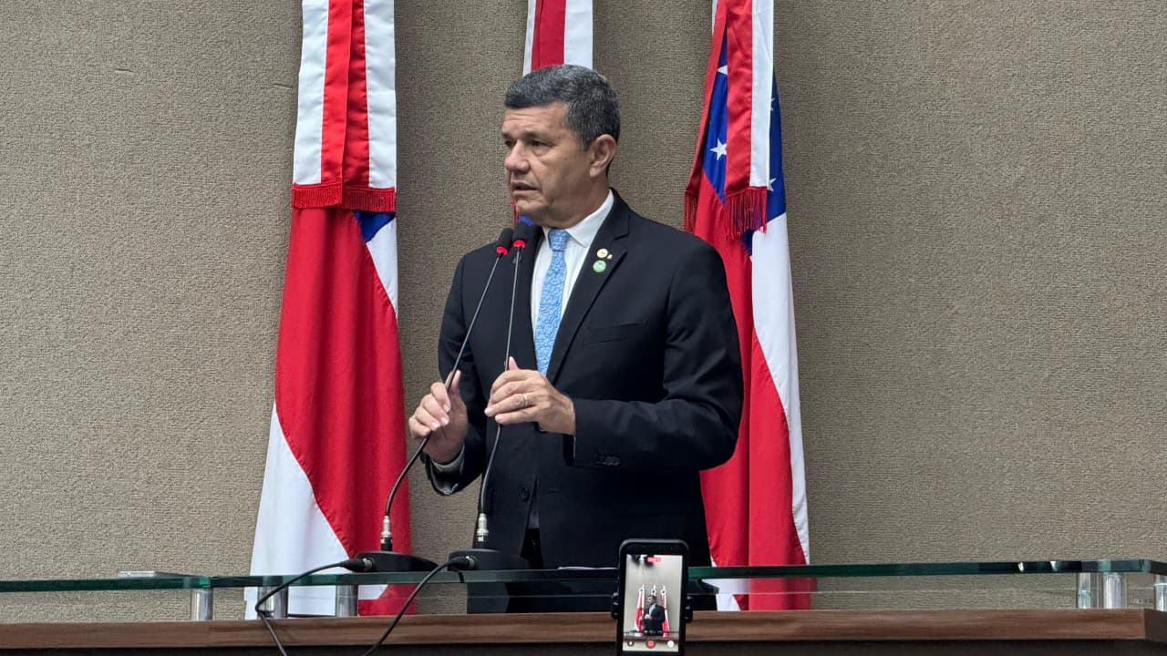 Comandante Dan contesta explicações sobre fumaça em Manaus e cobra reforço no combate às queimadas