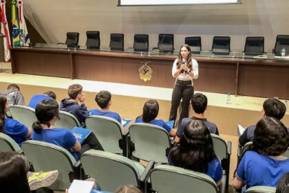 Escola do Legislativo da Aleam inicia ciclo de palestras da campanha Setembro Amarelo