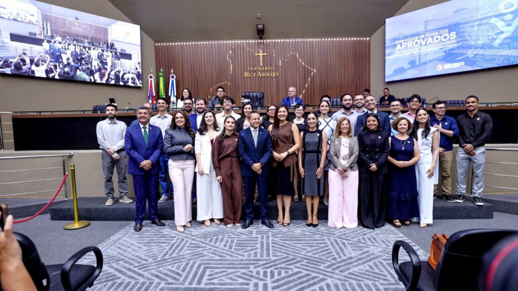 Presidente-Adjuto-Afonso-empossa-25-novos-servidores-da-Assembleia-Legislativa-Foto-Ney-Xavier