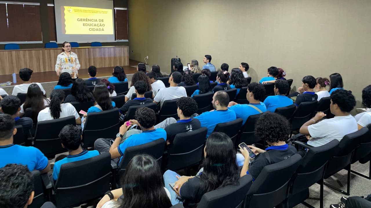 Projetos de educação cidadã da Aleam recebem quase cem estudantes de Manaus nesta semana