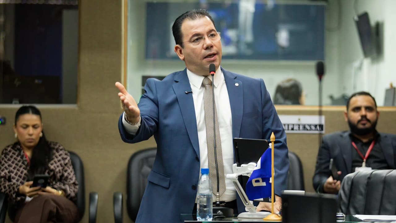 Wilker Barreto pede convocação da Seas após denúncia sobre recadastramento do Auxílio Estadual