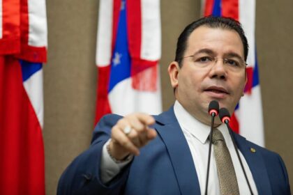 Wilker Barreto cobra laudo técnico sobre troca de fiação da Âmbar Energia em Manaus