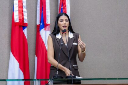 Mayra Dias cobra respostas sobre demora na transferência de crianças cardiopatas e problemas em maternidades do AM