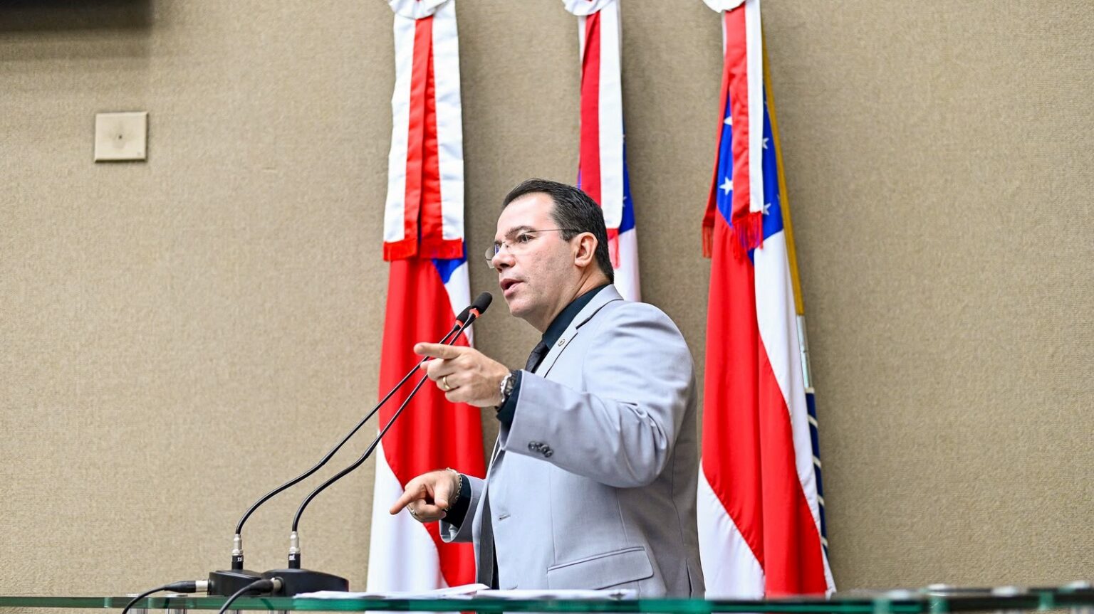 Wilker Barreto defende servidores após TCE-AM anular concurso de Tabatinga
