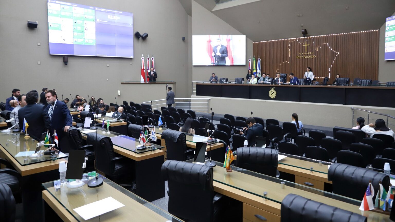 Deputados discutem na Aleam sobre saúde materna, segurança pública e pesca esportiva