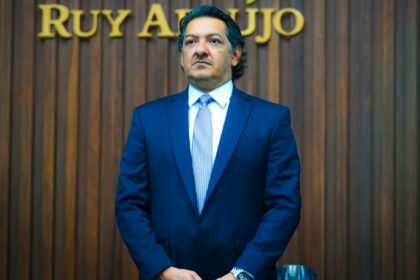 Projeto de Felipe Souza que prevê salas especializadas para acolher crianças vítimas de violência é aprovado na Aleam