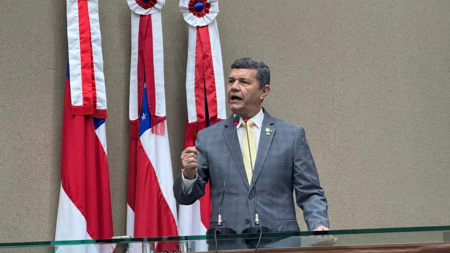 Comandante Dan cobra melhorias no aeroporto e dragagem de braço do Rio Juruá em Carauari