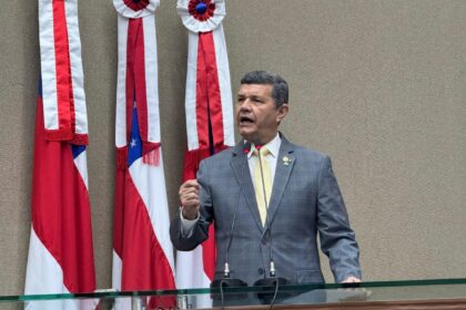 Comandante Dan cobra melhorias no aeroporto e dragagem de braço do Rio Juruá em Carauari