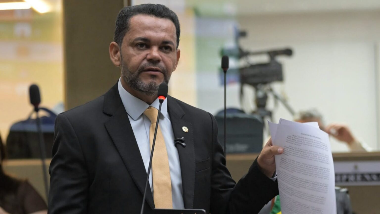Deputado Rozenha cobra explicações sobre redução do efetivo policial em Amaturá
