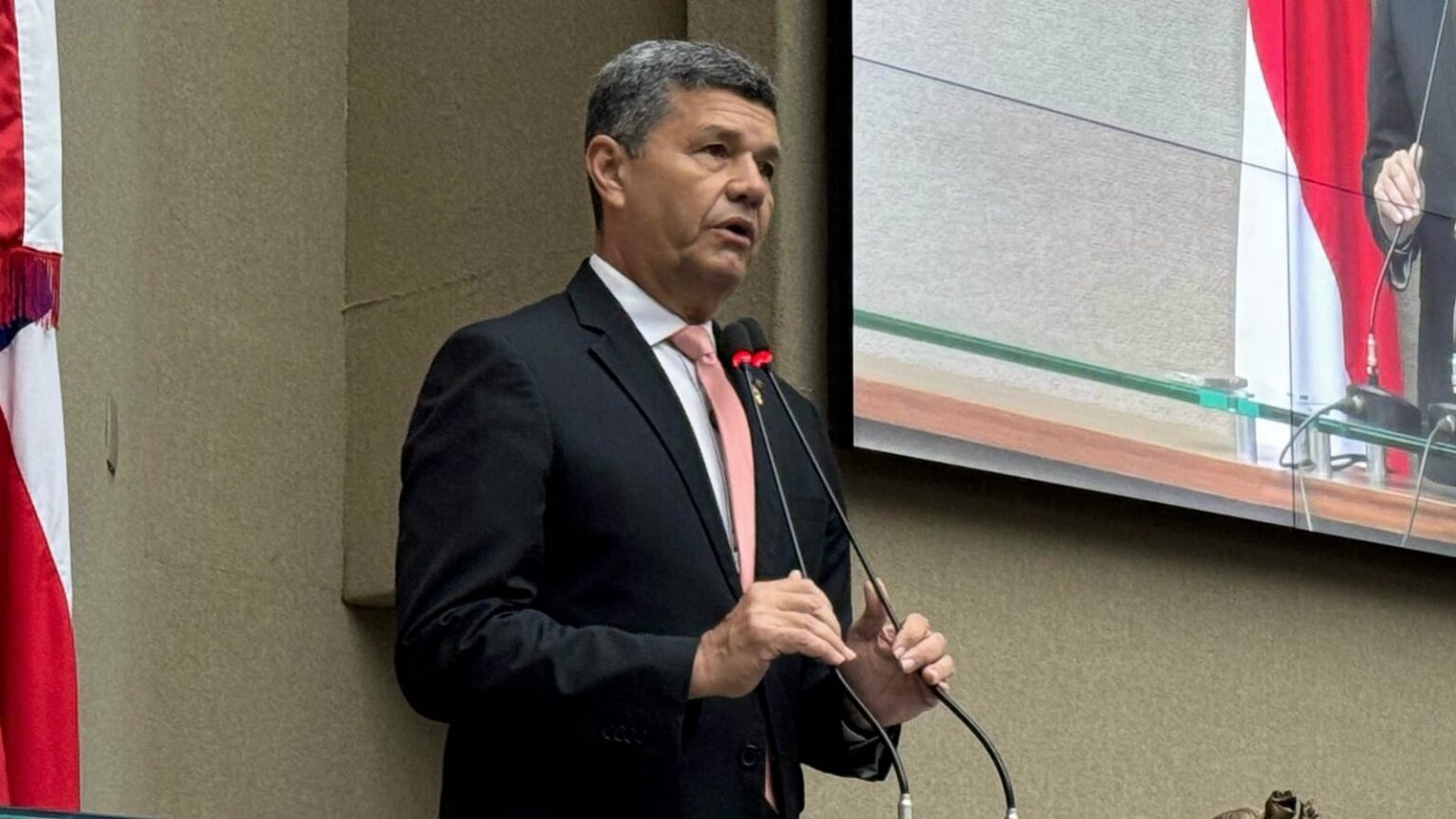 Após formatura de 502 soldados, Comandante Dan cobra mapa da distribuição da PM no Amazonas