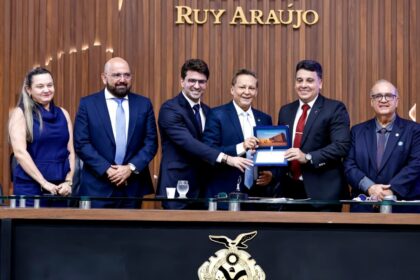Adjuto Afonso preside sessão em homenagem aos 64 anos de regulamentação dos corretores de imóveis