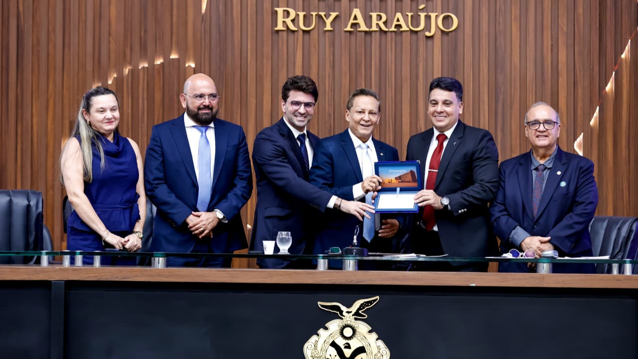 Adjuto Afonso preside sessão em homenagem aos 64 anos de regulamentação dos corretores de imóveis