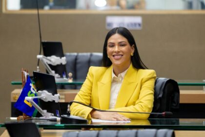 Mayra Dias propõe documento para reconhecer e garantir prioridade a mães atípicas no Amazonas