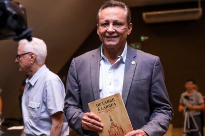 Dia Nacional do Livro lei de Adjuto Afonso valoriza escritores do Amazonas