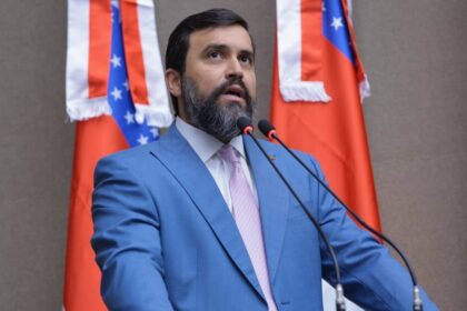 Dr. George Lins agradece 49.999 votos e homenageia Átila Lins em discurso na Aleam
