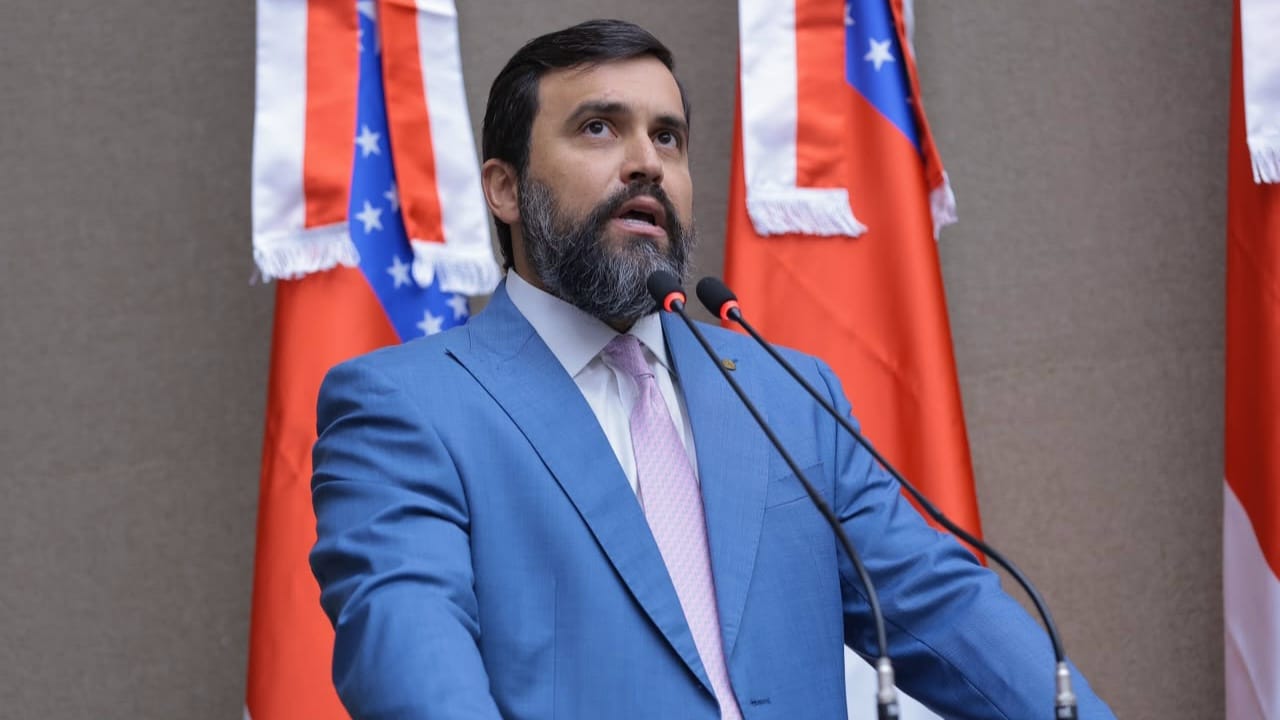 Dr. George Lins agradece 49.999 votos e homenageia Átila Lins em discurso na Aleam
