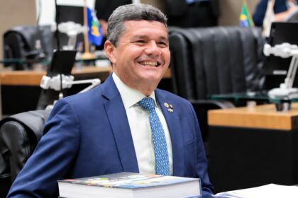 No Dia Nacional do Livro, Comandante Dan destaca incentivo à leitura no Amazonas