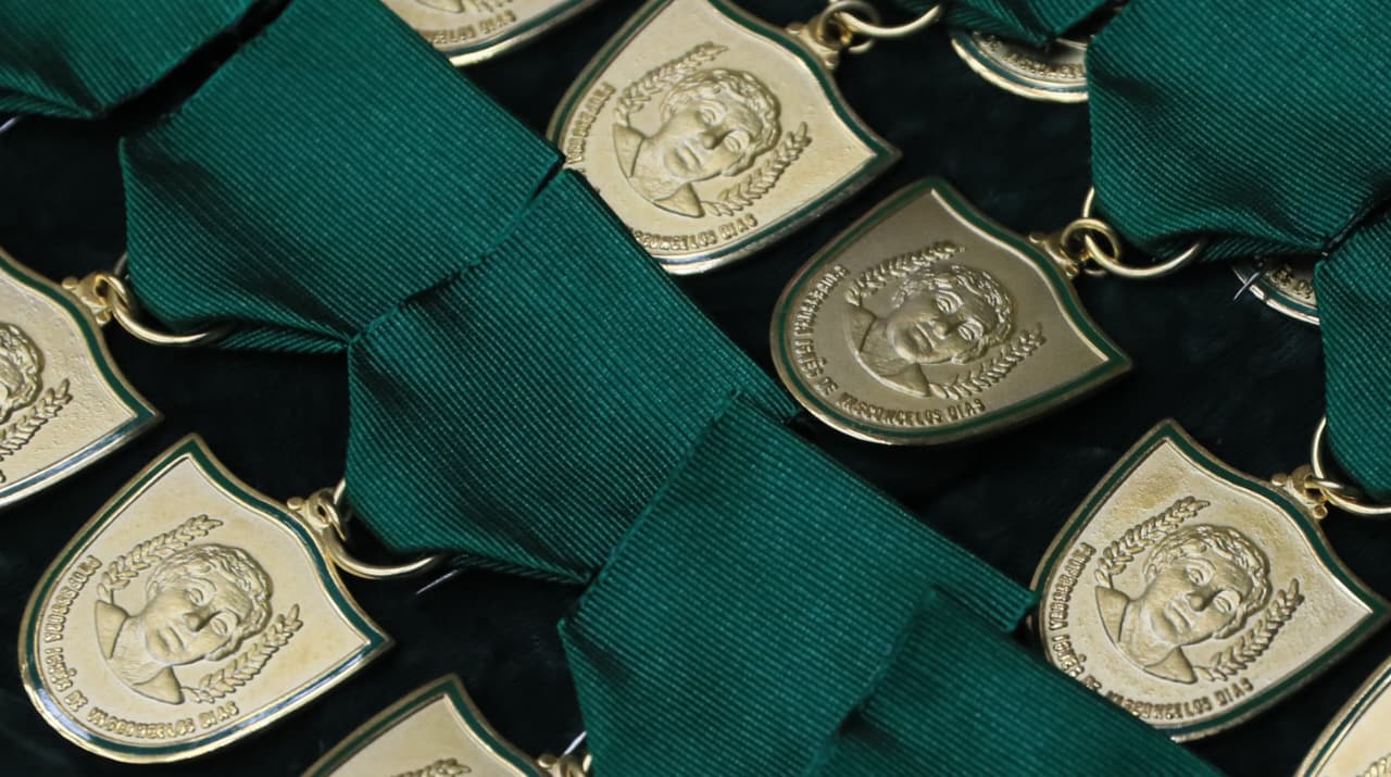 14ª edição da Medalha do Mérito Legislativo Educacional homenageia profissionais da educação no Amazonas